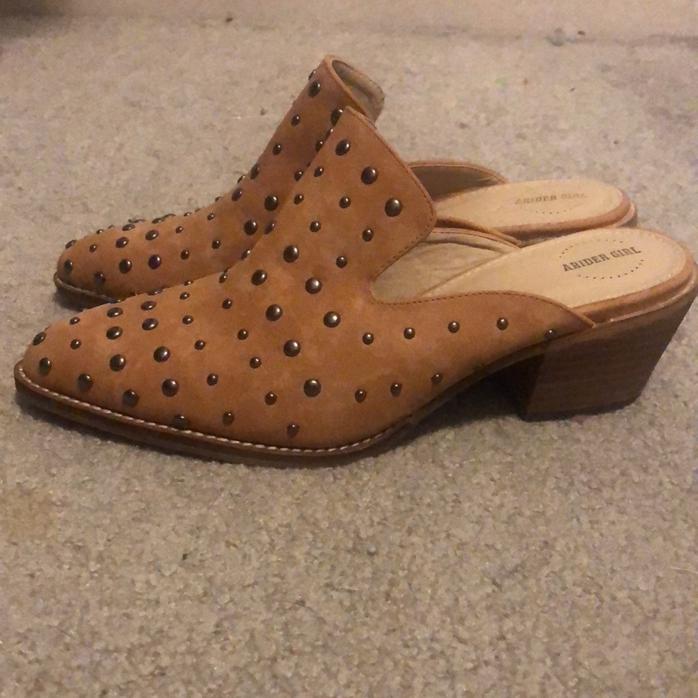 Slip on heeled Mule’s